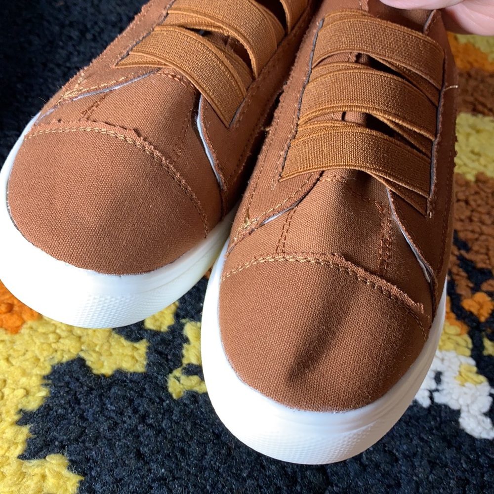 Rad, zip up sneakers!! - Picture 4 of 9